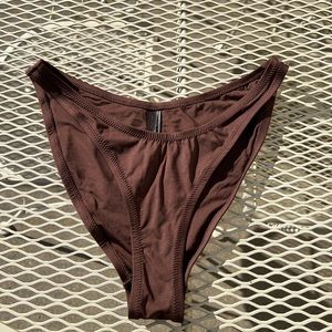 Large Cocoa SKIMS Swim Dipped Mid Waist Bottoms